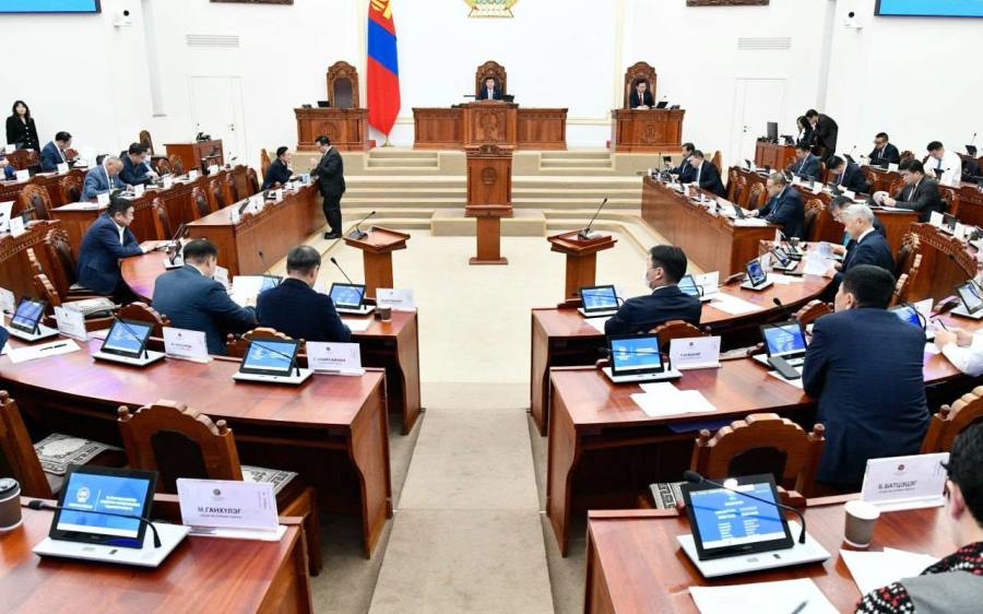 Монгол Улсын 2027 оны төсвийн тухай хуулийн төслүүдийг дараагийн хэлэлцүүлэгт шилжүүлэв